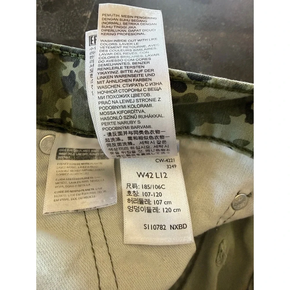 Levis 469 Loose Fit Green Digital Camo Denim Shorts‎ Mens W42 Fits 41 Utility
